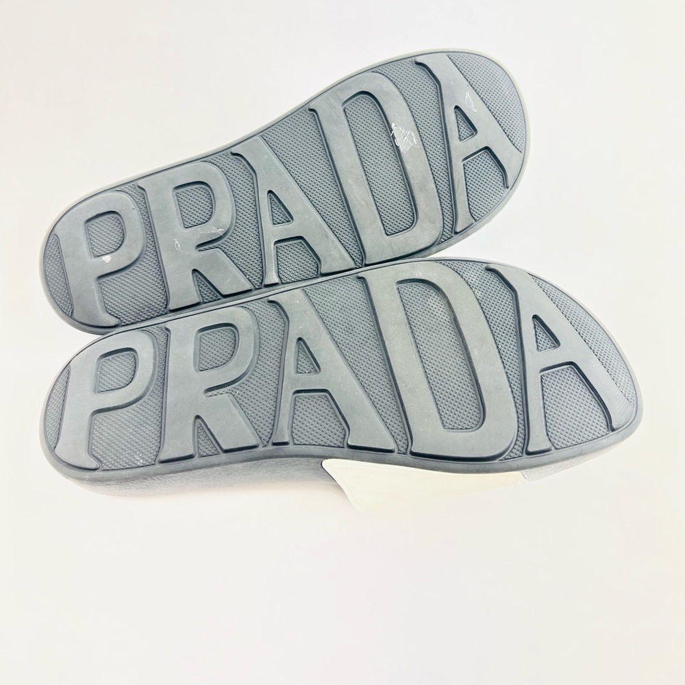 Prada: Black & White Rubber Flat Sandals Size: 8.5US - 38.5EU - Picture 5 of 7